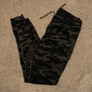 Alphalete Women’s Camo Jogger